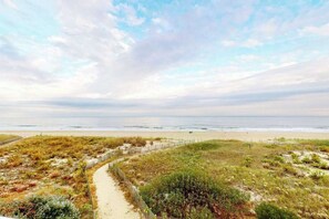 På stranden