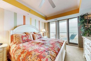 4 bedrooms, WiFi, bed sheets - Spacious Oceanfront Condo with 2 Balconies, WiFi, Central AC & Shared Pool (Ocean City)