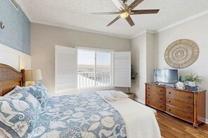 3 bedrooms, iron/ironing board, WiFi, bed sheets - Sun-soaked beach retreat with amazing views of the ocean & bay, pool access (Ocean City)