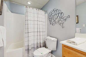 Shower, hair dryer, towels - Sun-soaked beach retreat with amazing views of the ocean & bay, pool access (Ocean City)