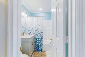 Shower, hair dryer, towels - Bridge Point I 26 | Condo in Ocean City (Ocean City)