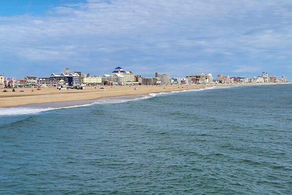 Beach nearby - Ocean block condo in Ocean City with balcony & steps to the beach (Ocean City)