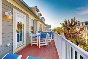 Outdoor dining - 4-story townhome with resort pools, beaches, water access, & great location (Ocean City)
