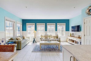 TV, offices - 4-story townhome with resort pools, beaches, water access, & great location (Ocean City)