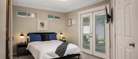 3 bedrooms, desk, iron/ironing board, free WiFi