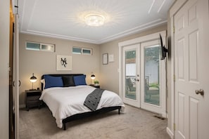 3 bedrooms, desk, iron/ironing board, free WiFi