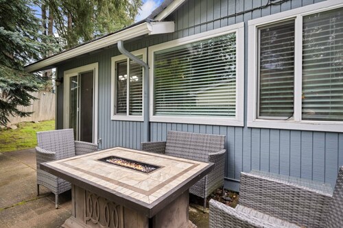 Tualatin Getaway at Makah Meadows | Game Garage, Fire Table, Stylish Comfort & Great Location
