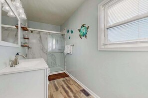 Shower, towels - Newly Updated Bayside Townhome w/ Deck, AC, Shared Pools - Walk Everywhere (Ocean City)