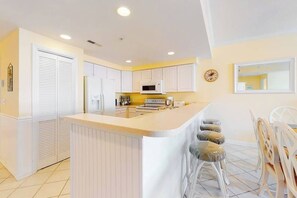 Fridge, microwave, oven, stovetop - Family-Friendly Condo near the Beach w/Fireplace, W/D, Shared Outdoor Pool, A/C (Ocean City)
