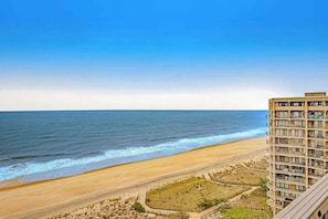 På stranden