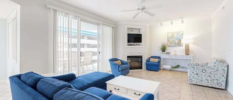 Fernseher, Kamin, DVD-Player, Arbeitsbereiche