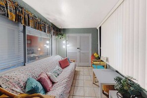 TV, DVD player, offices - Oceanfront condo with pool, AC, balcony, & washer/dryer (Ocean City)