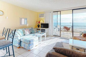 TV, DVD player, offices - Oceanfront condo with pool, AC, balcony, & washer/dryer (Ocean City)