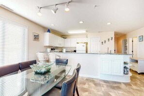 Dining - Waterfront Condo on the Canal w/ Deck & Shared Pools/Tennis - Walk to the Beach (Ocean City)