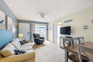 TV, DVD player, offices - Chic condo with pool, patio, central AC & washer/dryer - blocks to the beach (Ocean City)