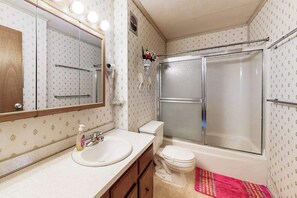 Shower, towels - Gullway Getaway (Ocean City)