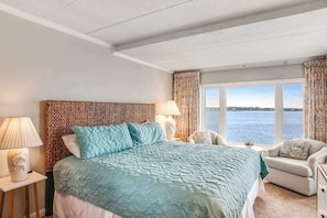 3 bedrooms, WiFi, bed sheets - Convenient & comfortable condo with pool & water views from balcony (Ocean City)