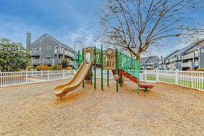 Children’s area - Convenient & comfortable condo with pool & water views from balcony (Ocean City)