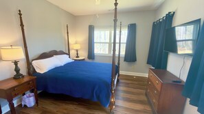 3 bedrooms, desk, iron/ironing board, travel cot