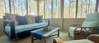Restful 3 Bd. Private Cottage Retreat, 100 Acres w/ Woods, River/Creek & Trails