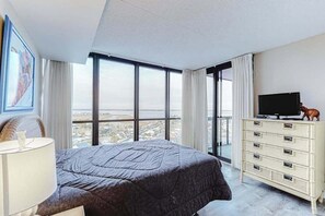 3 bedrooms, WiFi, bed sheets - Convenient & affordable condo with balcony, ocean views, pools & gym (Ocean City)