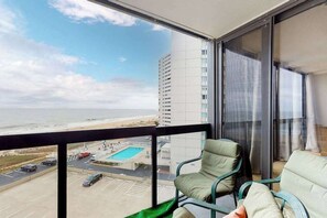 Property grounds - Well-equipped condo with pools, gym, tennis court & AC (Ocean City)