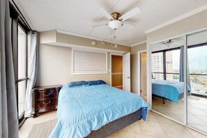 Internet, bed sheets - Well-equipped condo with pools, gym, tennis court & AC (Ocean City)