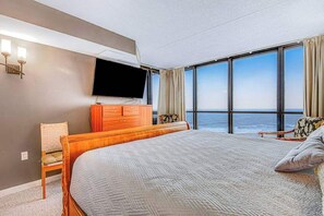 3 bedrooms, Internet, bed sheets - Convenient beachfront condo with angled views, cozy balcony, pools, gym & tennis (Ocean City)