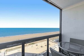 Property grounds - Updated condo with balcony, pools, gym, tennis court & AC (Ocean City)