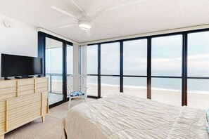 1 bedroom, WiFi, bed sheets - Delightful, well-equipped beachfront condo with balcony, views, pools & gym (Ocean City)