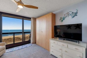 Interior - Waterfront condo with balcony, AC, tennis, pools & gym (Ocean City)