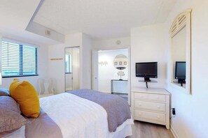 1 bedroom, Internet, bed sheets - Cozy beachfront condo with balcony, AC, pools, game room & gym (Ocean City)