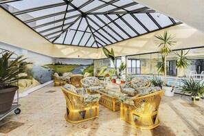 Interior - Cozy beachfront condo with balcony, AC, pools, game room & gym (Ocean City)