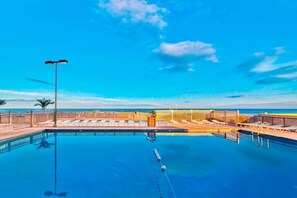 Pool - Beachy condo with small balcony, AC, pools, gym, game room & sauna (Ocean City)