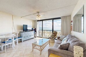 TV, DVD player, offices - Convenient & affordable beach condo with AC, W/D, pools, gym & game room (Ocean City)