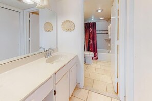 Shower, towels - Fountainhead Towers 1110 (Ocean City)