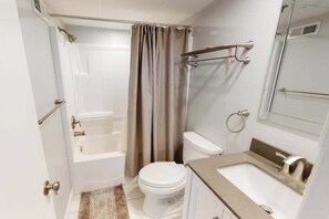 Shower, towels - Beachfront Suite w/Ocean Views From Balcony, Free WiFi, Central AC, Private W/D (Ocean City)