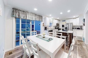 Fridge, microwave, oven, stovetop - Beachy bayside home in quiet neighborhood with patio, central AC, pool, & tennis (Ocean City)