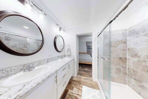 Shower, towels - Beachy bayside home in quiet neighborhood with patio, central AC, pool, & tennis (Ocean City)