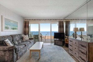 TV, DVD player, offices - Beautiful 4th-Floor Condo in Oceanfront Complex w/Beach Views & Shared Pool (Ocean City)
