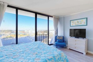 2 bedrooms, iron/ironing board, WiFi, bed sheets - Wonderful Condo Located Right on the Beach w/Shared Pool/Sauna, Free WiFi (Ocean City)