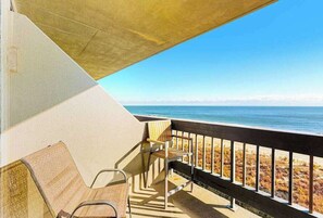 Property grounds - Wonderful Condo Located Right on the Beach w/Shared Pool/Sauna, Free WiFi (Ocean City)
