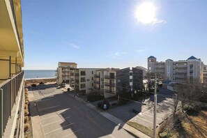 Property grounds - Amazing Suite in Oceanside Building w/Shared Pool, Private Washer/Dryer, WiFi (Ocean City)