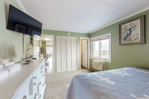 1 bedroom, WiFi, bed sheets - Amazing Suite in Oceanside Building w/Shared Pool, Private Washer/Dryer, WiFi (Ocean City)