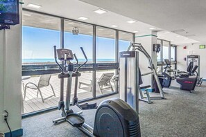 Fitness facility - Lovely Condo in Beachfront Building w/Shared Pool, Free WiFi, Central AC (Ocean City)