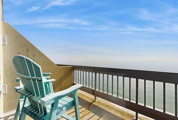 Property grounds - Lovely Condo in Beachfront Building w/Shared Pool, Free WiFi, Central AC (Ocean City)