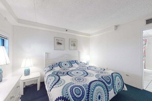 2 bedrooms, iron/ironing board, Internet, bed sheets - Waterfront condo with balcony, views, pools, gym, & sauna (Ocean City)