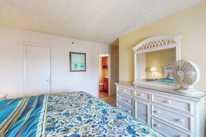 2 bedrooms, WiFi, bed sheets - Bright Condo w/Private Balcony, Beach Views, Shared Pools, Gym, A/C, Free WiFi (Ocean City)