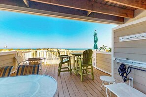 Outdoor dining - Beachwalk II 4 (Ocean City)