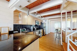 Fridge, microwave, oven, stovetop - Beachwalk II 4 (Ocean City)